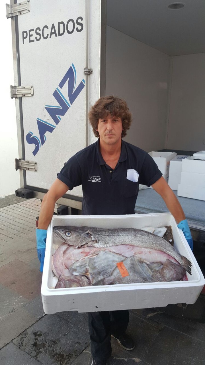 Imagen Pescados Sanz y su repartidor por la zona, Joaquín, alias 